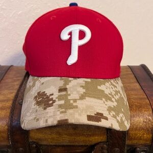 NEW ERA PHILADELPHIA PHILLIES PRIMARY CAMO 59FIFTY ON-FIELD FITTED HAT- SM/ MED